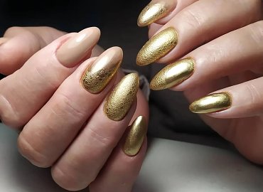 Золотой маникюр 2023: бесподобные дизайны «золотых» ногтей с фото-примерами