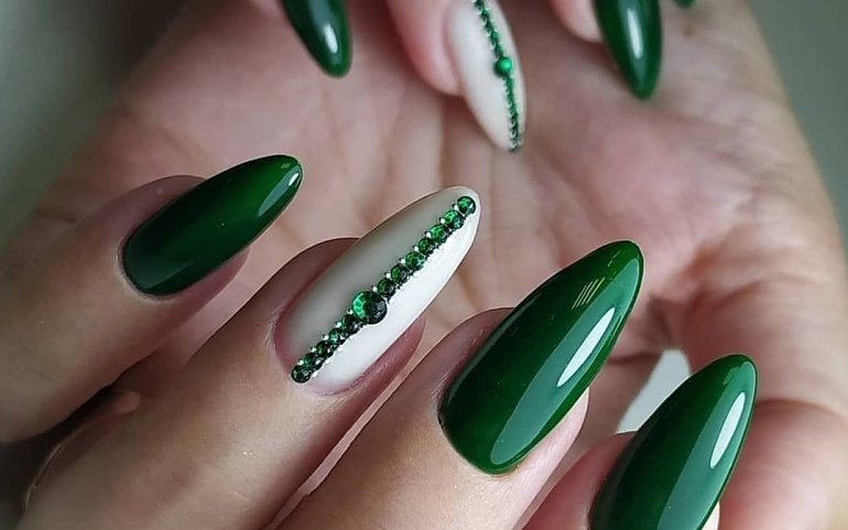 Красивый дизайн ногтей зелёного цвета маникюр в зеленых тонах фото