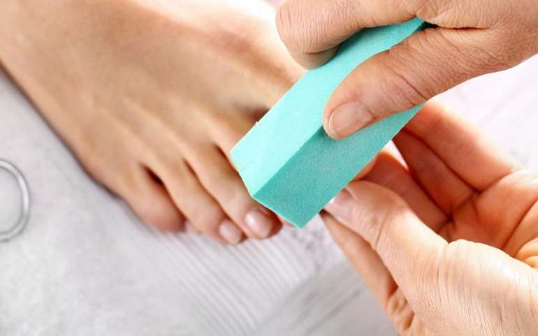 Обработка ногтевых пластин бафом