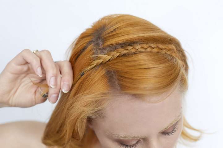Создание простой прически «ободок» из кос для длинных волос