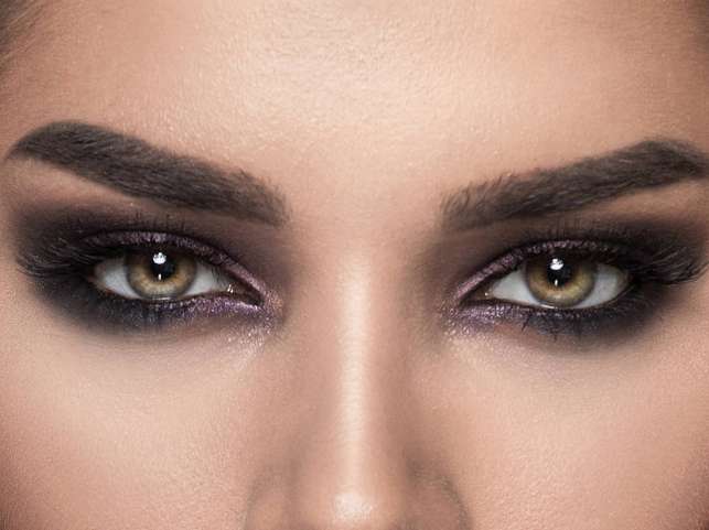 Подборка лучших фото-идей яркого макияжа глаз для женщин с разным цветотипом