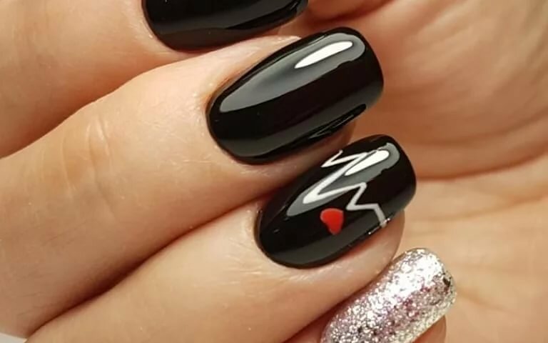 Романтичный дизайн ногтей ко Дню Святого Валентина