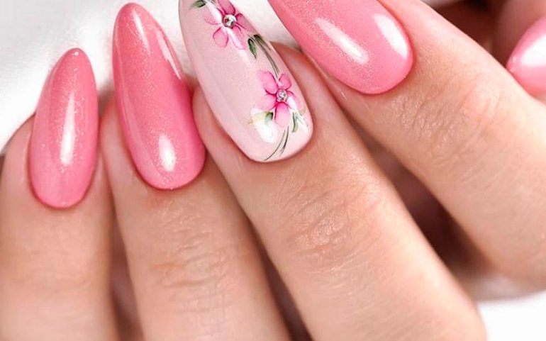Кварцевый маникюр Roze Quartz nails - самый женственный весенний nail-арт