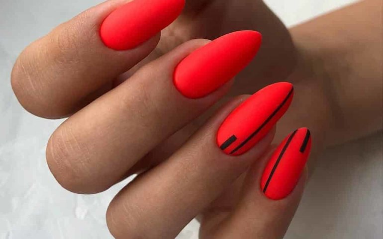 Красные ногти дизайн: фото модного и стильного маникюра